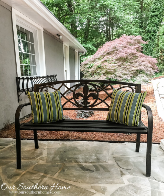 Affordable porch makeover with Big Lots. Big Lots is great for seasonal decor!!! #ad #outdoorliving