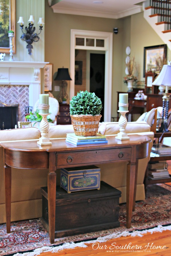 Summer in the family room by Our Southern Home sponsored by Balsam Hill 