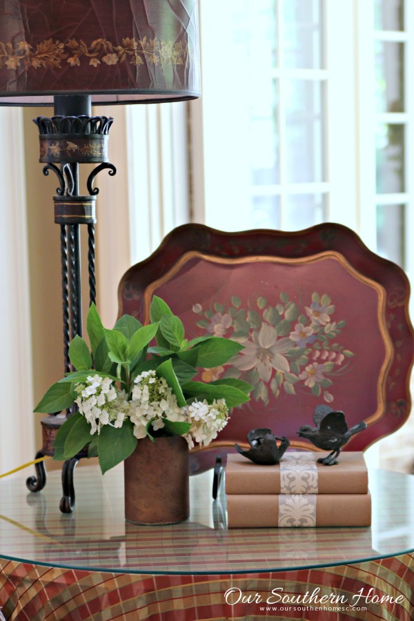 Summer in the family room by Our Southern Home sponsored by Balsam Hill 