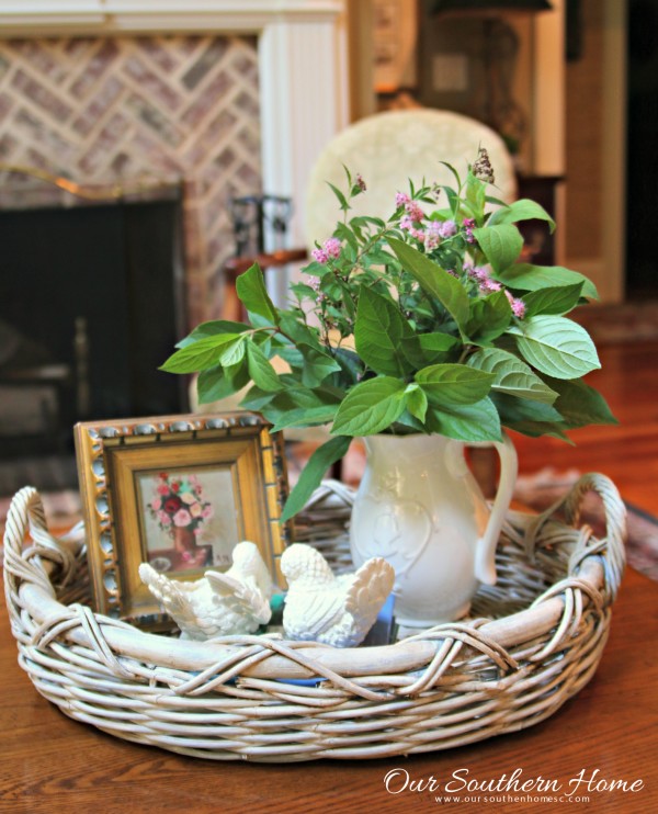 Summer in the family room by Our Southern Home sponsored by Balsam Hill 