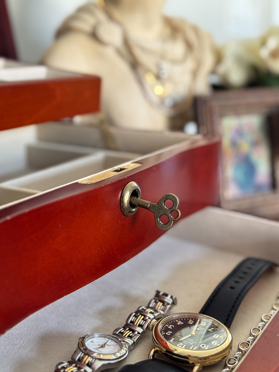 jewelry box key