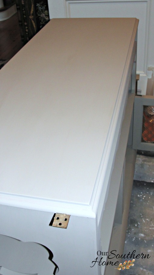 French country tv console make over with ASCP in Coco with a white wash. #paintedfurniture