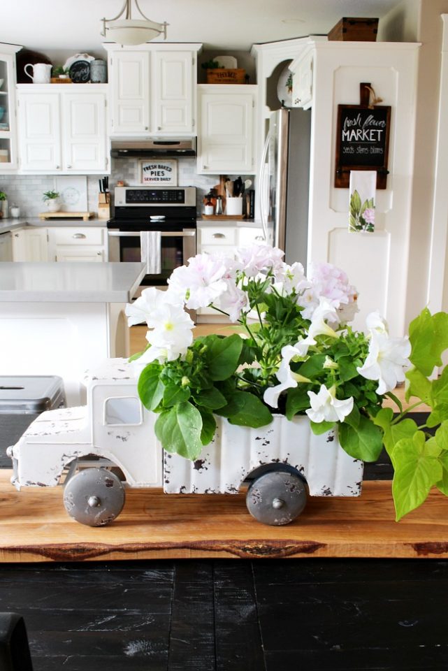 30 summer home tours that will inspire everyone! It's an eclectic tour from traditional to farmhouse and everything in between!