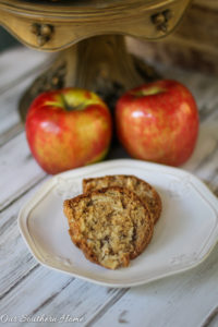 Yummy family recipe of Apple Pound Cake is the perfect taste and scent of the season! #apples #applecake #applereceipes