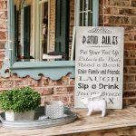 Thrift store console table is perfect on the porch with its new makeover! #paintedfurniture