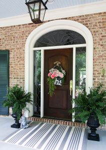 Cottage farmhouse style basket wreath is this month's thrift store makeover! Many ideas brought to you each month from the team! #thriftstore #makeover #wreath #basketwreath #frontdoor