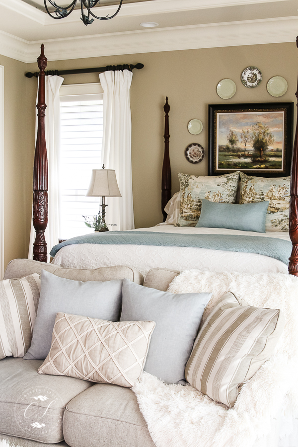 Beautiful bedrooms tour features top bloggers sharing inspiration for your home! #frenchcountry #bedroom #decorating #farmhousebedroom