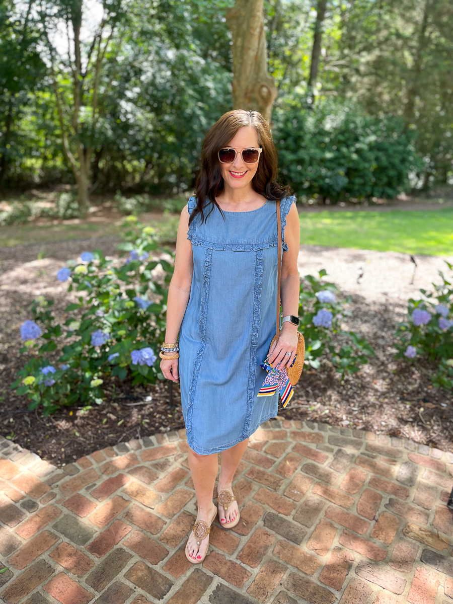 woamn in a blue dress wearing sunglasses