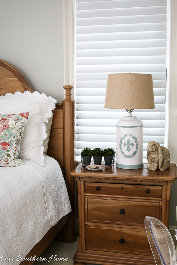 Shades of Blue Thrift Store lamp Makeover with stencil!