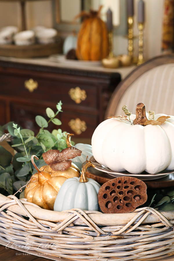 tray with pumpkins