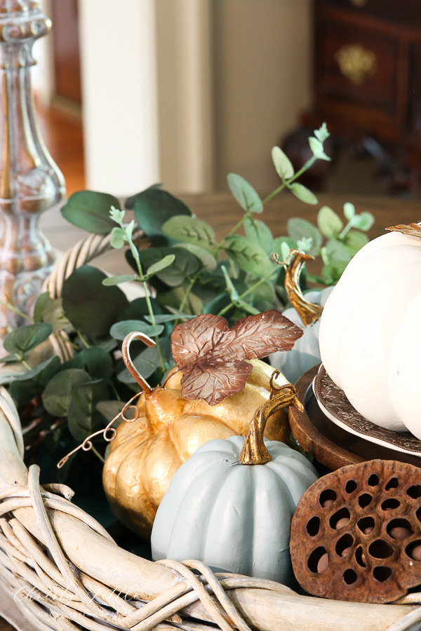 tray with pumpkins