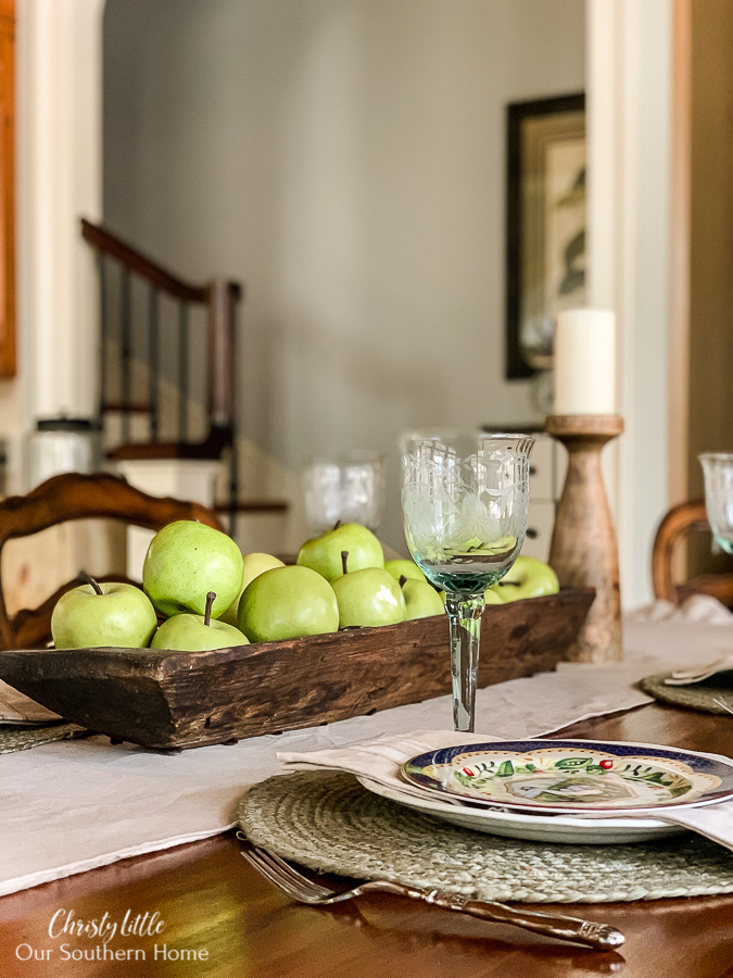 apples on table