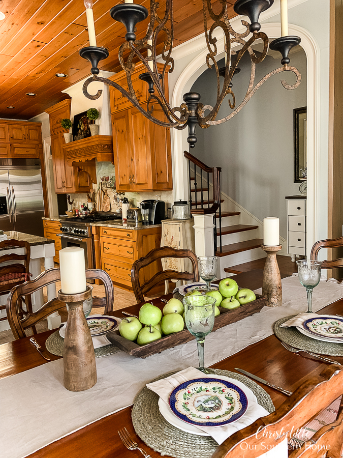 Casual Farmhouse Tablescape