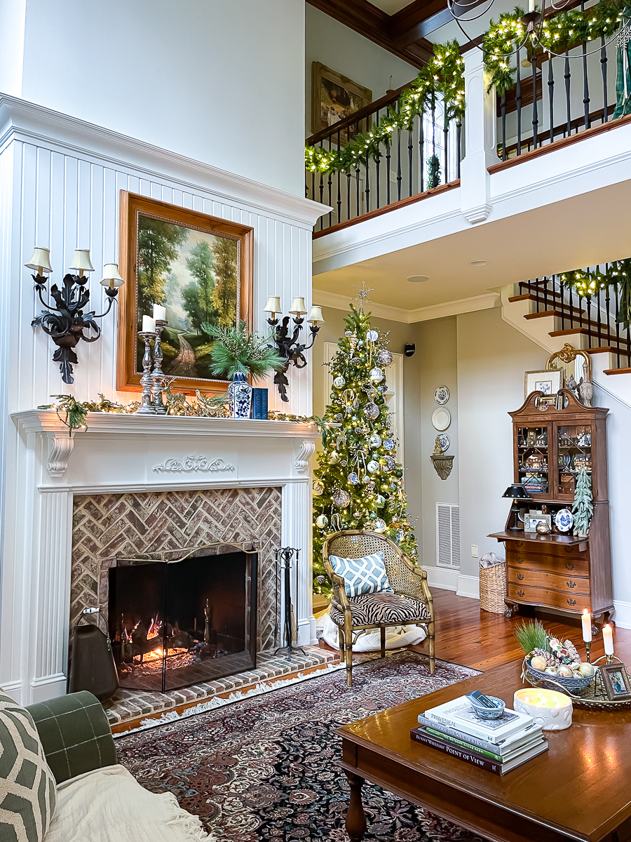 family room christmas detail