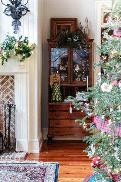 Christmas Family Room - Our Southern Home