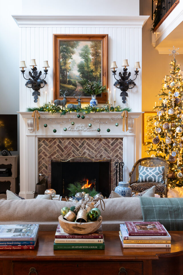 Decorating a Christmas Family Room to Blend with Your Decor