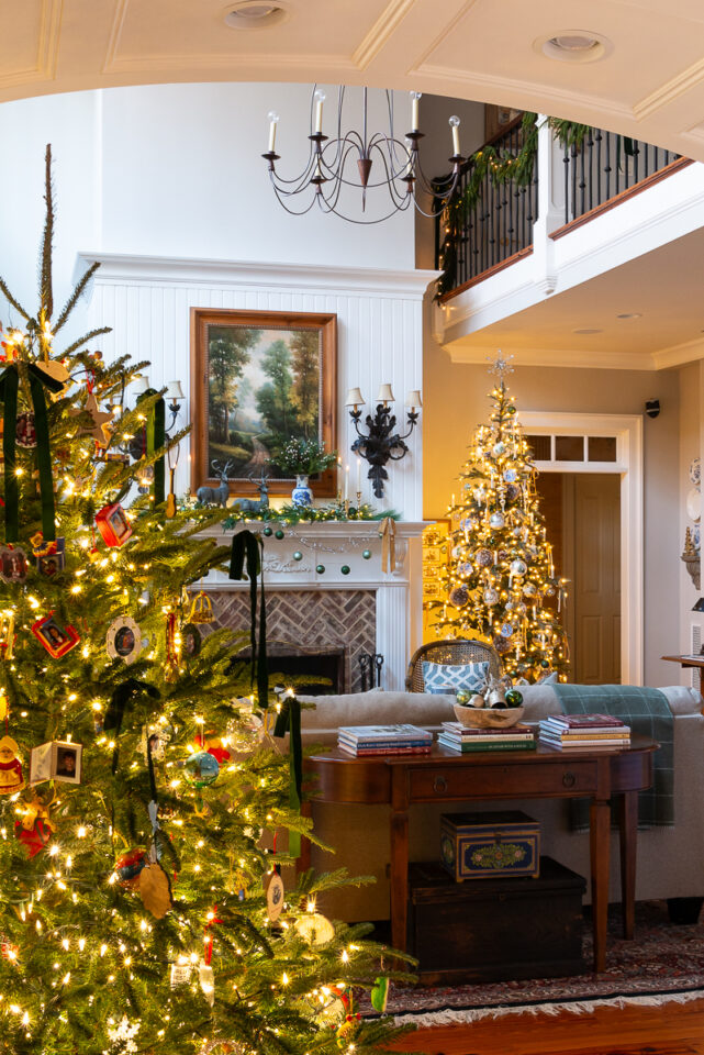 Updated Traditional Red And Green Christmas Living Room - Worthing Court