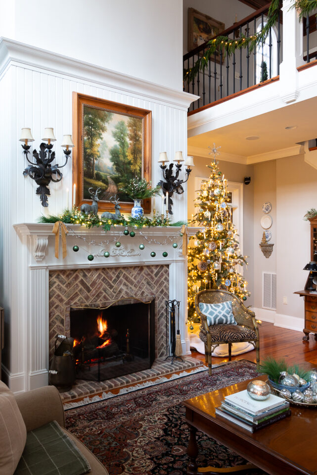 Decorating a Christmas Family Room to Blend with Your Decor