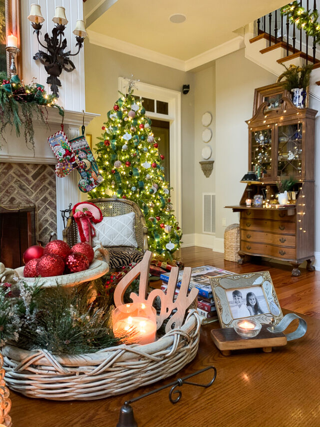 Christmas Family Room - Our Southern Home
