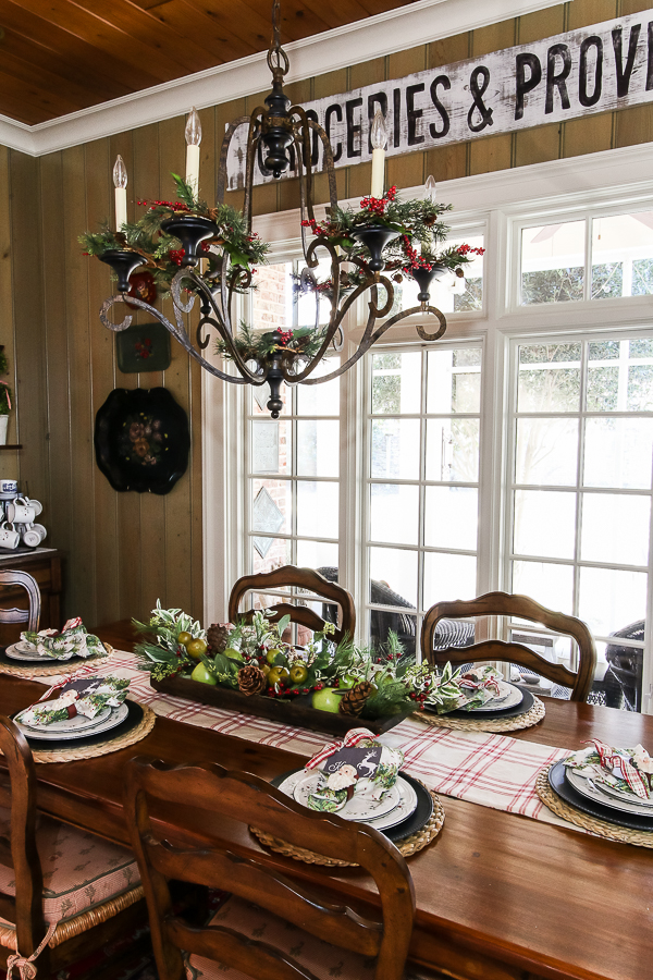 French country farmhouse Christmas with Our Southern Home #christmas #farmhousechristmas #frenchcountry #christmasdecor