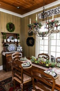 French country farmhouse Christmas with Our Southern Home #christmas #farmhousechristmas #frenchcountry #christmasdecor