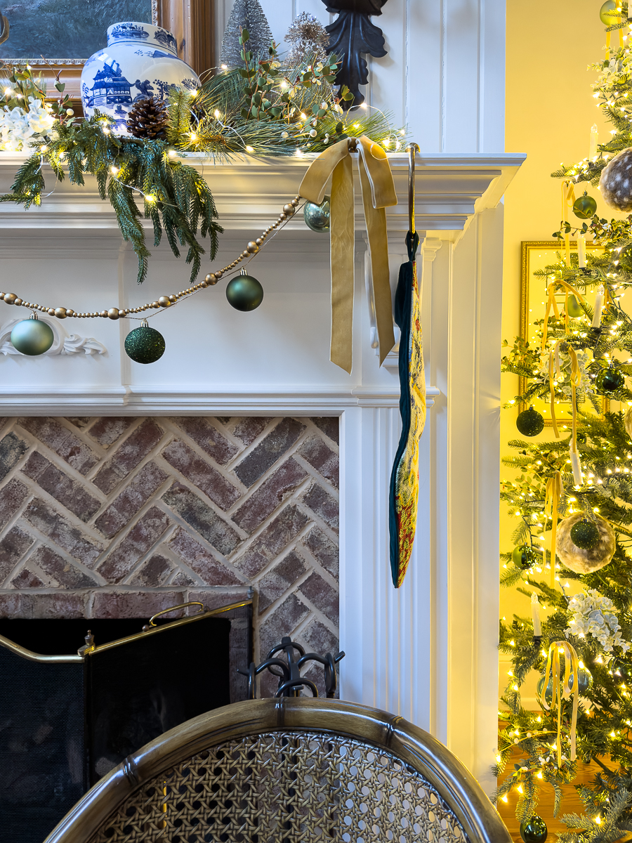 christmas stocking not hanging well before the tissue paper was added