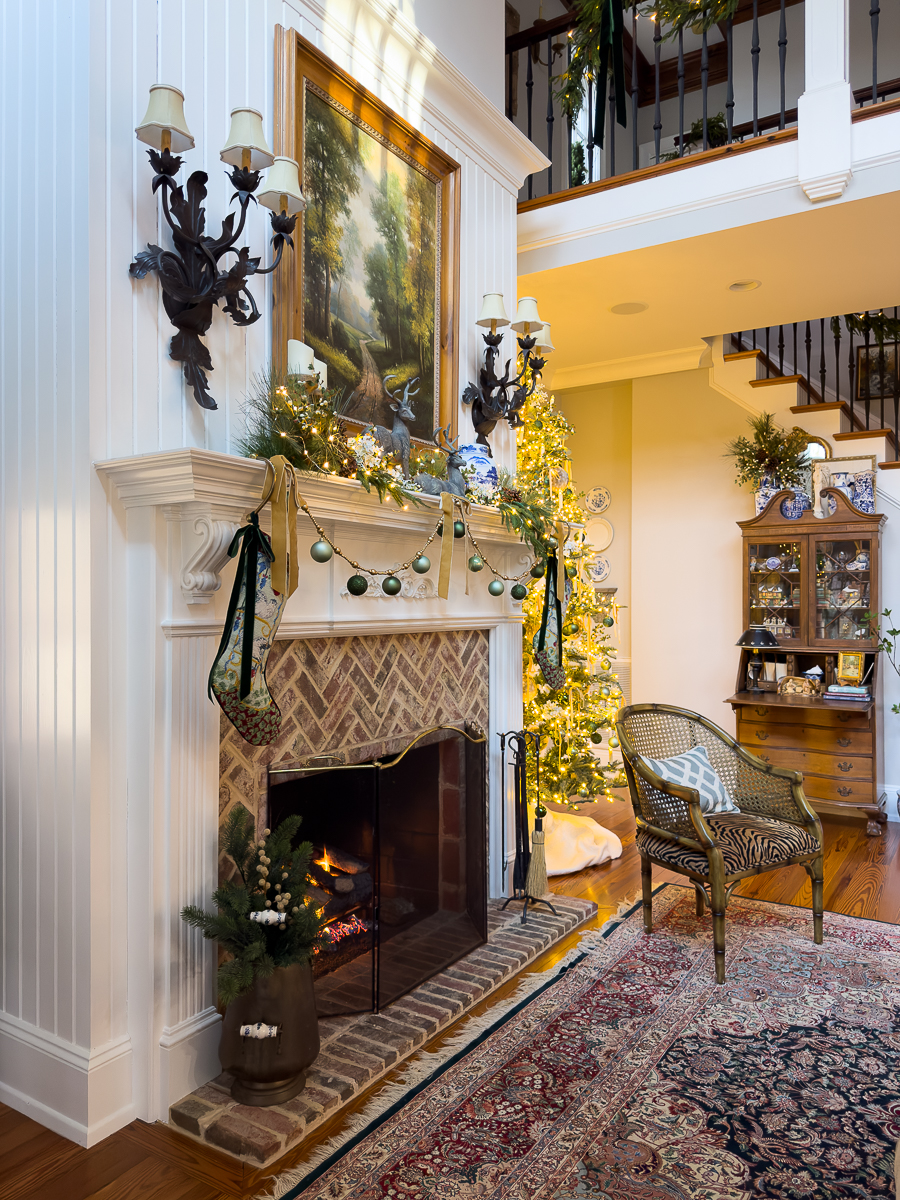 christmas mantel with stockings