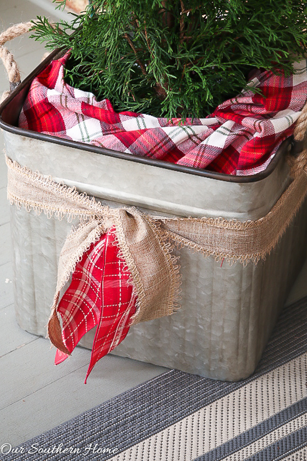 Large, southern front porch decked out for the holidays. So many great DIY and affordable ideas!