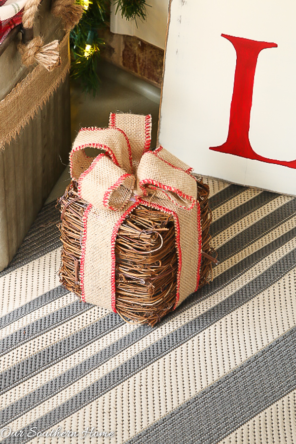 Large, southern front porch decked out for the holidays. So many great DIY and affordable ideas!