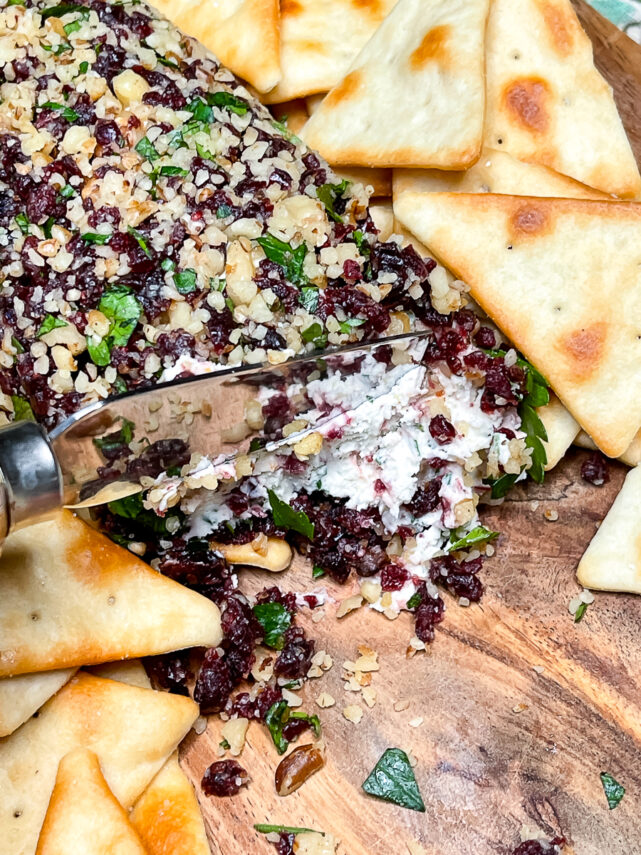 cutting goat cheese log