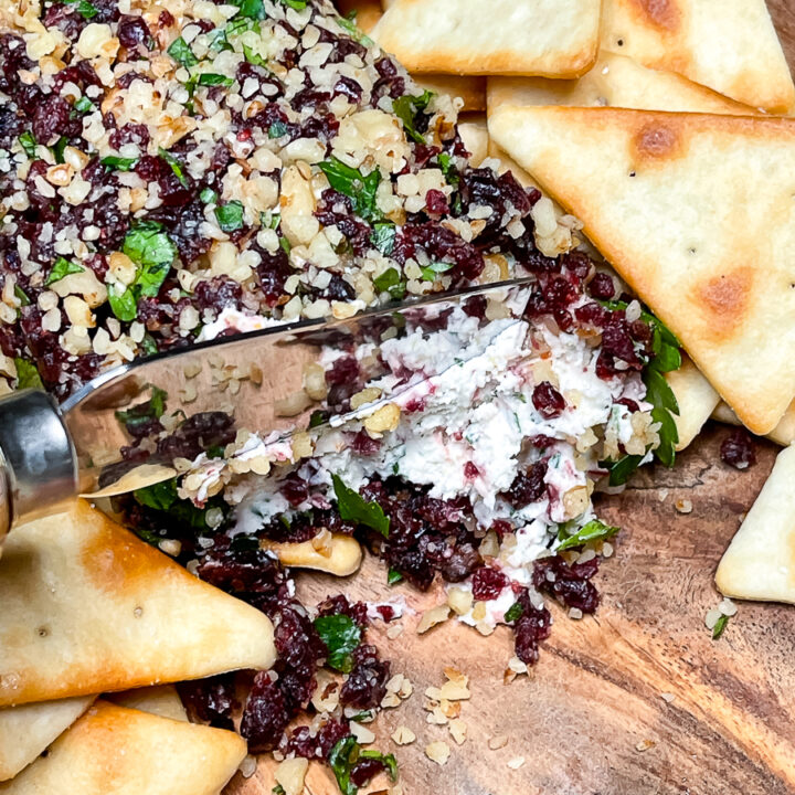 cutting goat cheese log