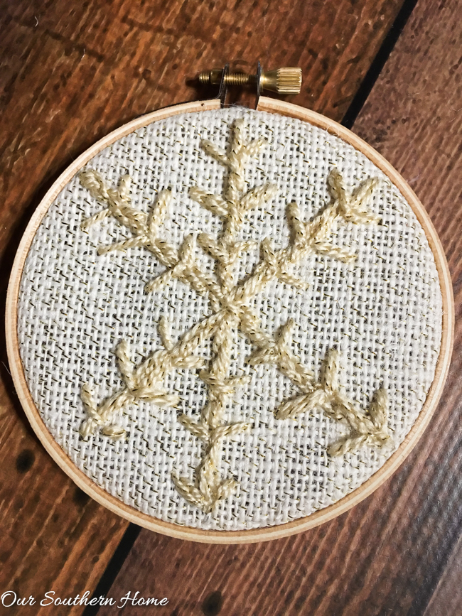 Easy DIY Snowflake Ornament using mini-embroidery hoops!