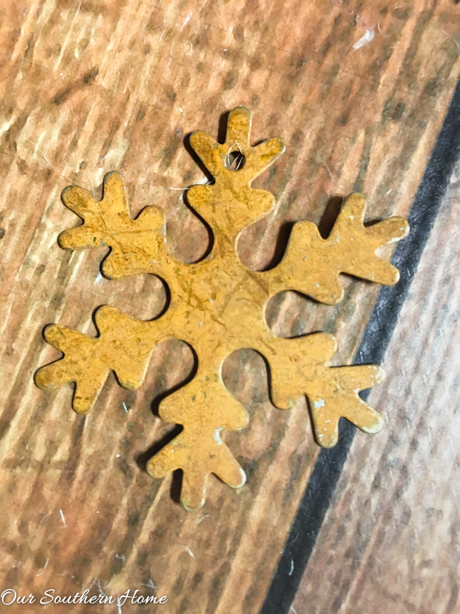 Easy DIY Snowflake Ornament using mini-embroidery hoops!