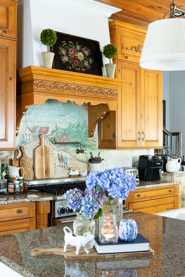 floral arrangement in a kitchen counter