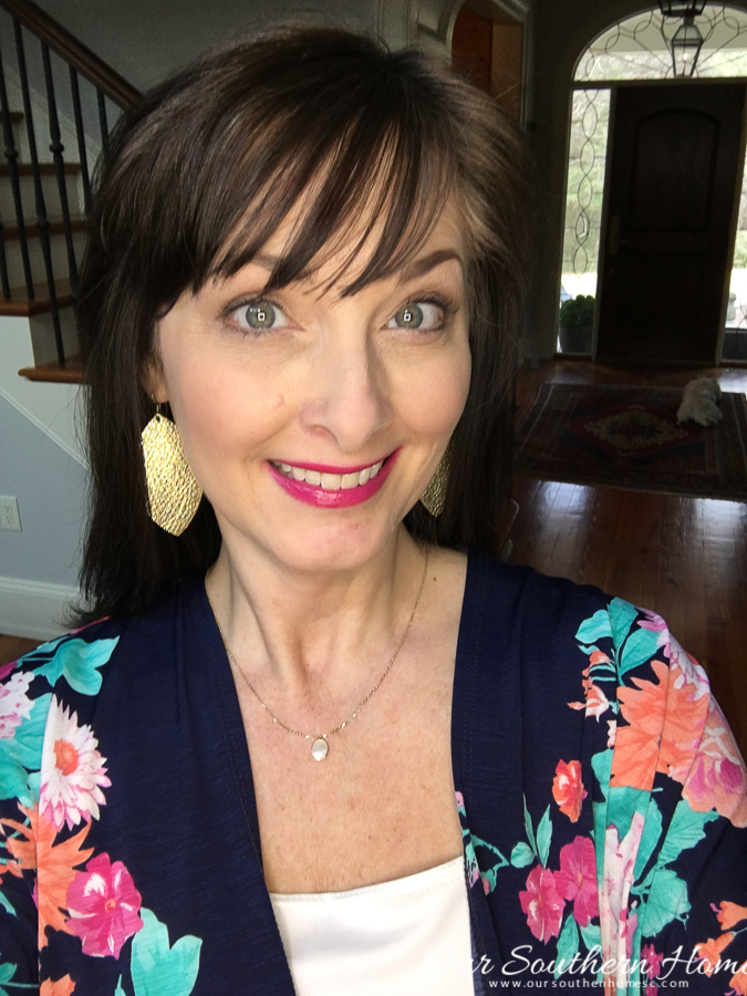 Floral kimonos are the perfect addition to your wardrobe for spring and summer! Great selection of ones here! The perfect pjnk lipstick is Girls Night Pout by LimeLife by Alcone #kimono #fashion #over40fashion #limelifebyalcone #girlsnightpout
