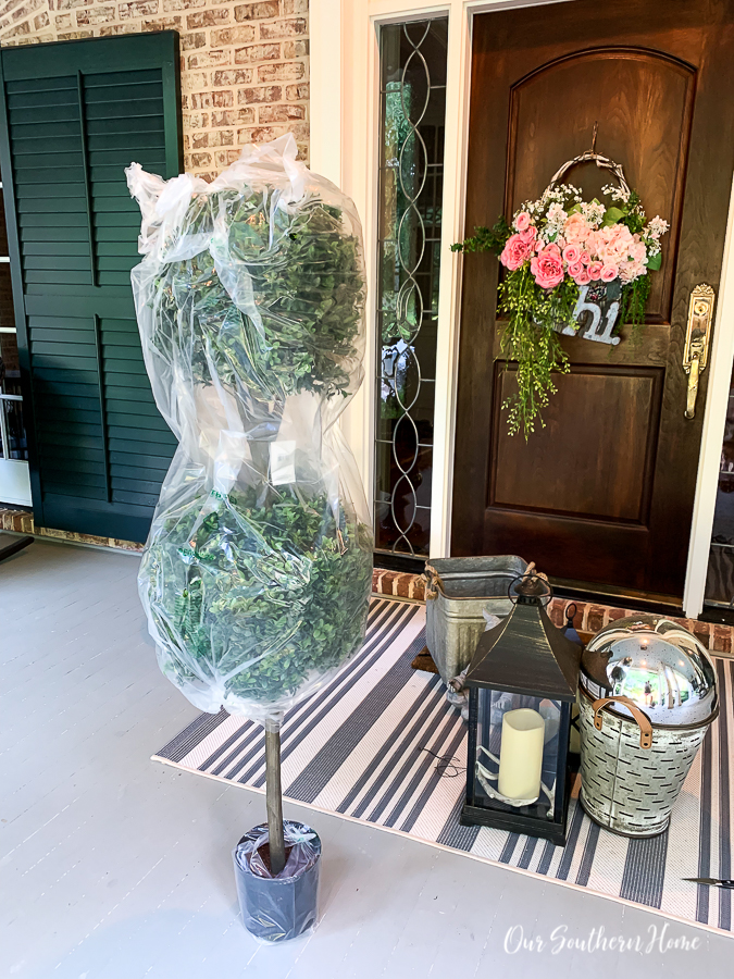 https://www.oursouthernhomesc.com/wp-content/uploads/front-porch-topiaries-www.oursouthernhomesc.com-6184.jpg