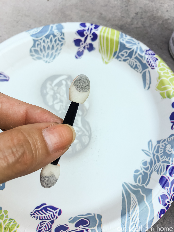 Thrift store tray makeover with a masculine look for a college apartment. #thriftstore #makeover #tray #apartmentdecor #college