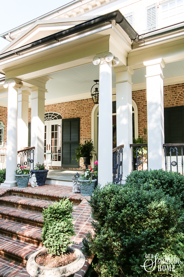 Adding pop of color to the front porch with plants from Monrovia. Great ideas for updating old pots and planting pots. #monrovia #ad