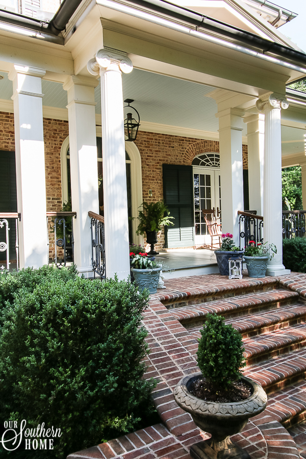 Adding pop of color to the front porch with plants from Monrovia. Great ideas for updating old pots and planting pots. #monrovia #ad