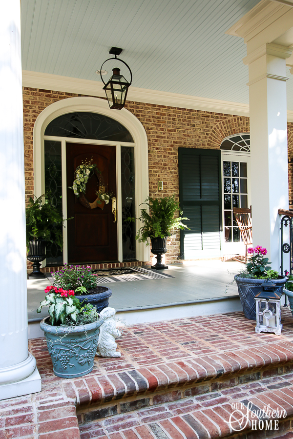 Adding pop of color to the front porch with plants from Monrovia. Great ideas for updating old pots and planting pots. #monrovia #ad