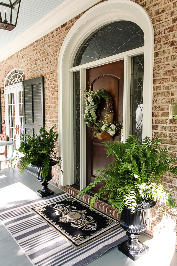 Adding pop of color to the front porch with plants from Monrovia. Great ideas for updating old pots and planting pots. #monrovia #ad