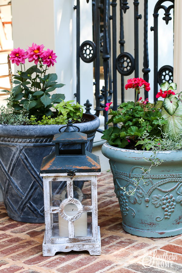 Adding pop of color to the front porch with plants from Monrovia. Great ideas for updating old pots and planting pots. #monrovia #ad