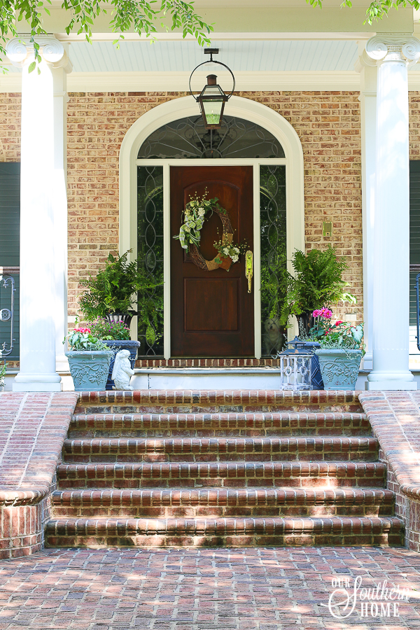 Adding pop of color to the front porch with plants from Monrovia. Great ideas for updating old pots and planting pots. #monrovia #ad