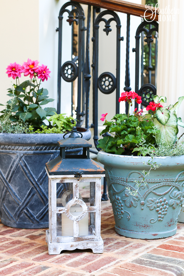 Adding pop of color to the front porch with plants from Monrovia. Great ideas for updating old pots and planting pots. #monrovia #ad