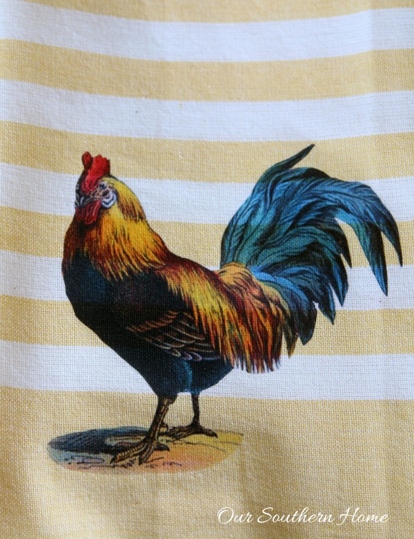 No sew simple rooster kitchen towel using an iron on transfer method. Awesome tutorial via Our Southern Home
