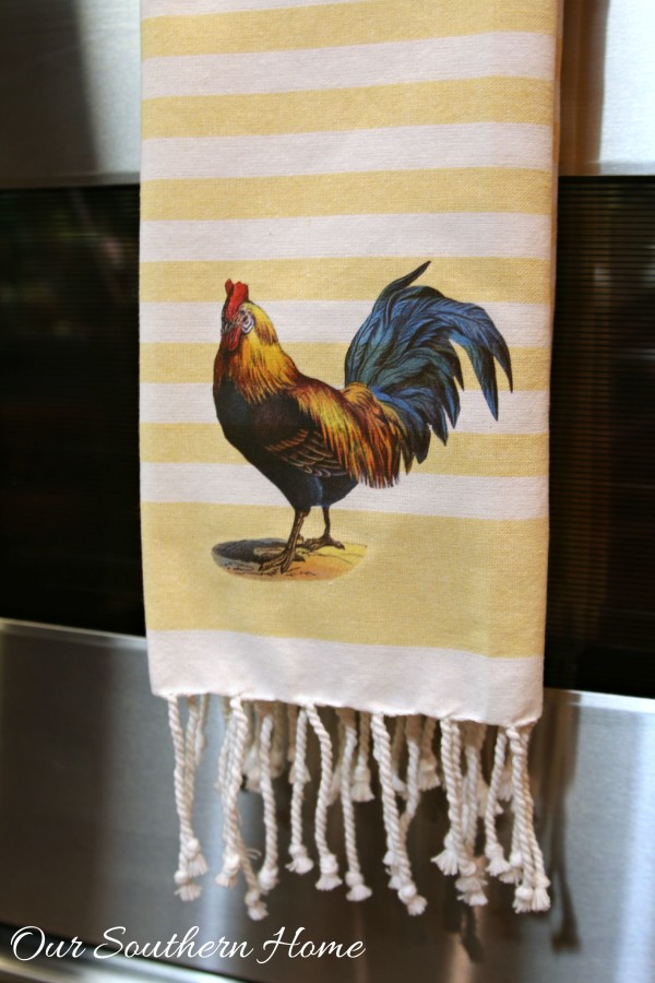 No sew simple rooster kitchen towel using an iron on transfer method. Awesome tutorial via Our Southern Home