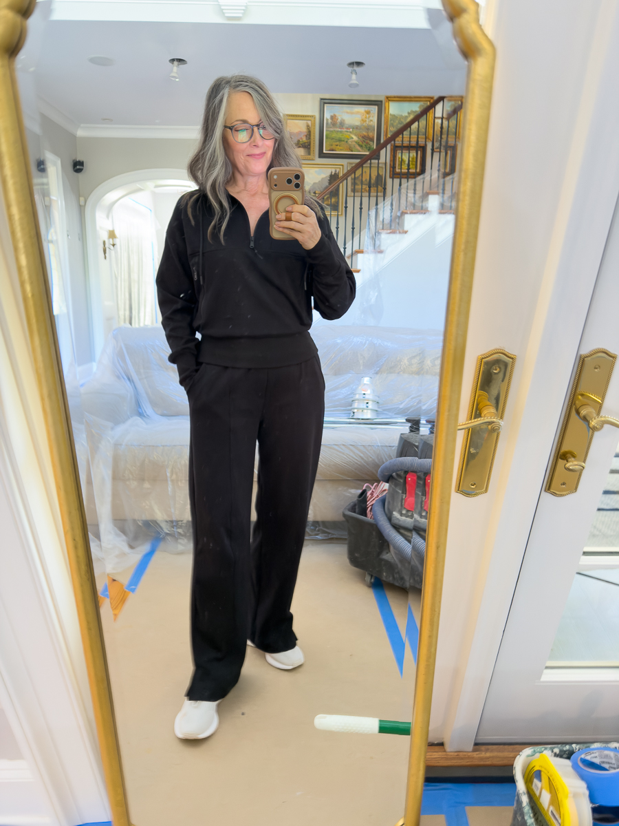 mirror selfie in black sweats