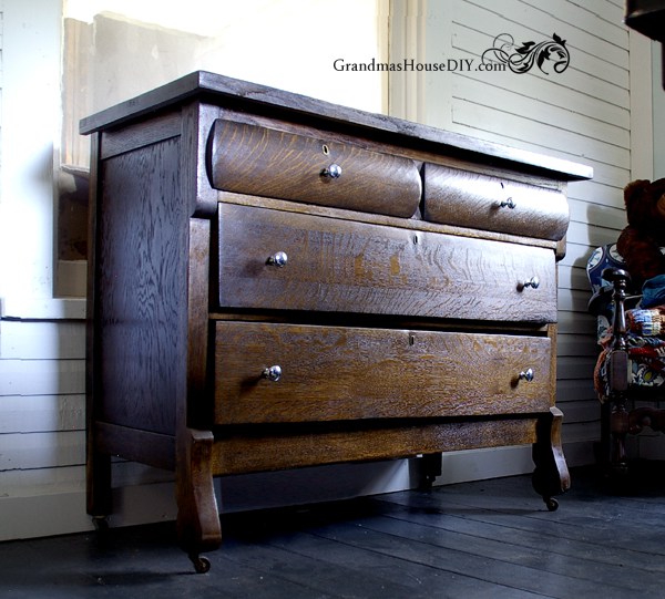 olddresser1