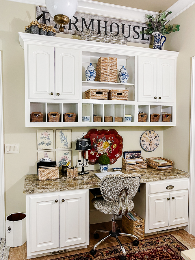 mudroom office with blue and white