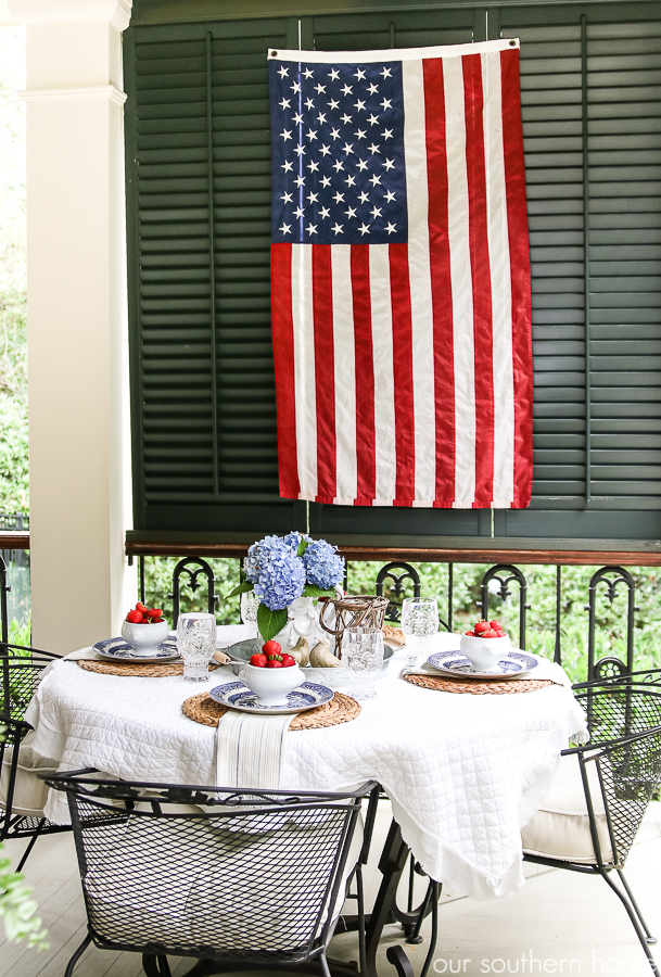 Southern Patriotic Porch with simple ideas to show your pride! #porch #patrioticporch #southernporch #patrioticdecor #patrioticideas #4thofjuly #laborday #memorialday